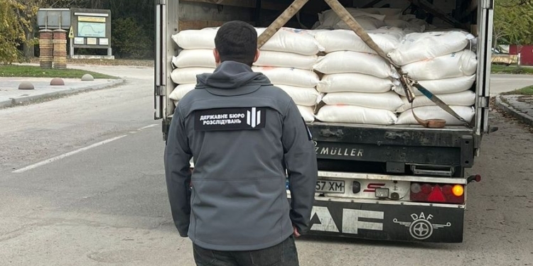 На Дніпропетровщині чиновники продавали гуманітарну допомогу жителям сіл