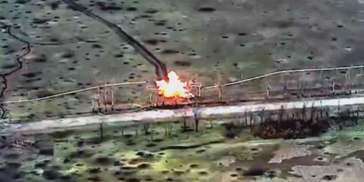 Завдяки роботі саперів Миколаївської бригади ДШВ ЗС України знищено чергову БМП окупантів разом з екіпажем (ВІДЕО)