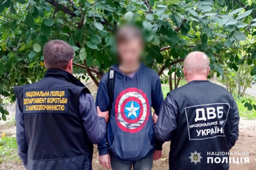 В Миколаєві правоохоронці вилучили у місцевого жителя психотропів на понад 200 тисяч гривень (ФОТО) 1