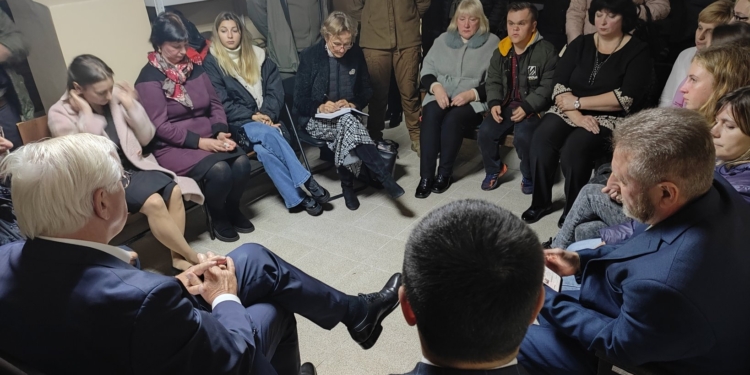 Чи думав він над своєю формулою? Штайнмаєр півтори години пробув в бомбосховищі під час візиту на Чернігівщину (ФОТО, ВІДЕО)