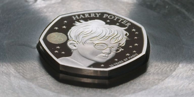До 25-річчя виходу першої книги про Гаррі Поттера в Британії випустять серію монет (ВІДЕО)
