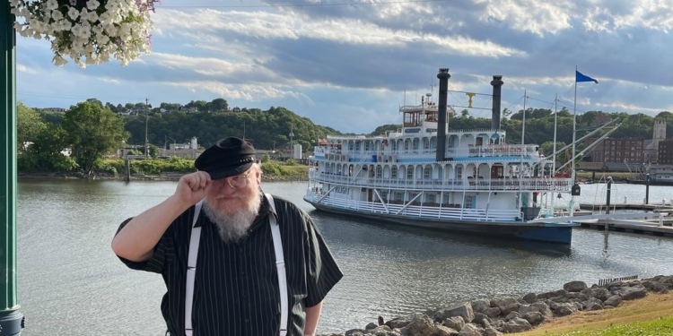 «Я хотів би полетіти на Кремль на драконах»: «батько» «Гри престолів» висловився щодо загрози ядерної війни з боку путіна (ВІДЕО)