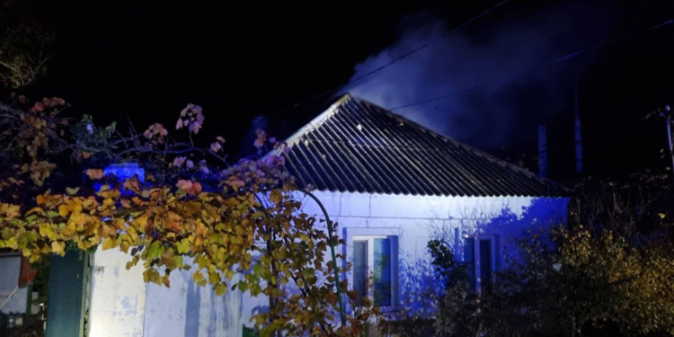 На Миколаївщині була одна пожежа за добу – в Миколаєві гасили займання даху приватного будинку (ФОТО)