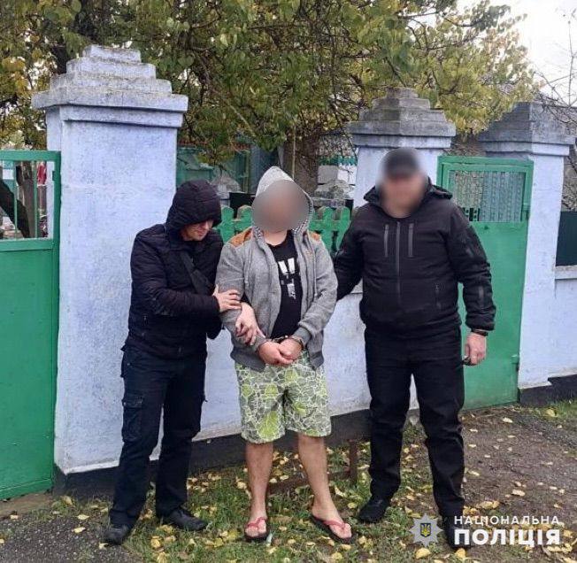 На Миколаївщині поліцейські затримали чоловіка за замах на умисне вбивство свого знайомого під час сварки 1