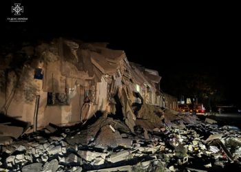 В Миколаєві російськими обстрілами вночі також була зруйнована одноповерхова будівля. Де ще працювали рятувальники протягом доби (ФОТО)