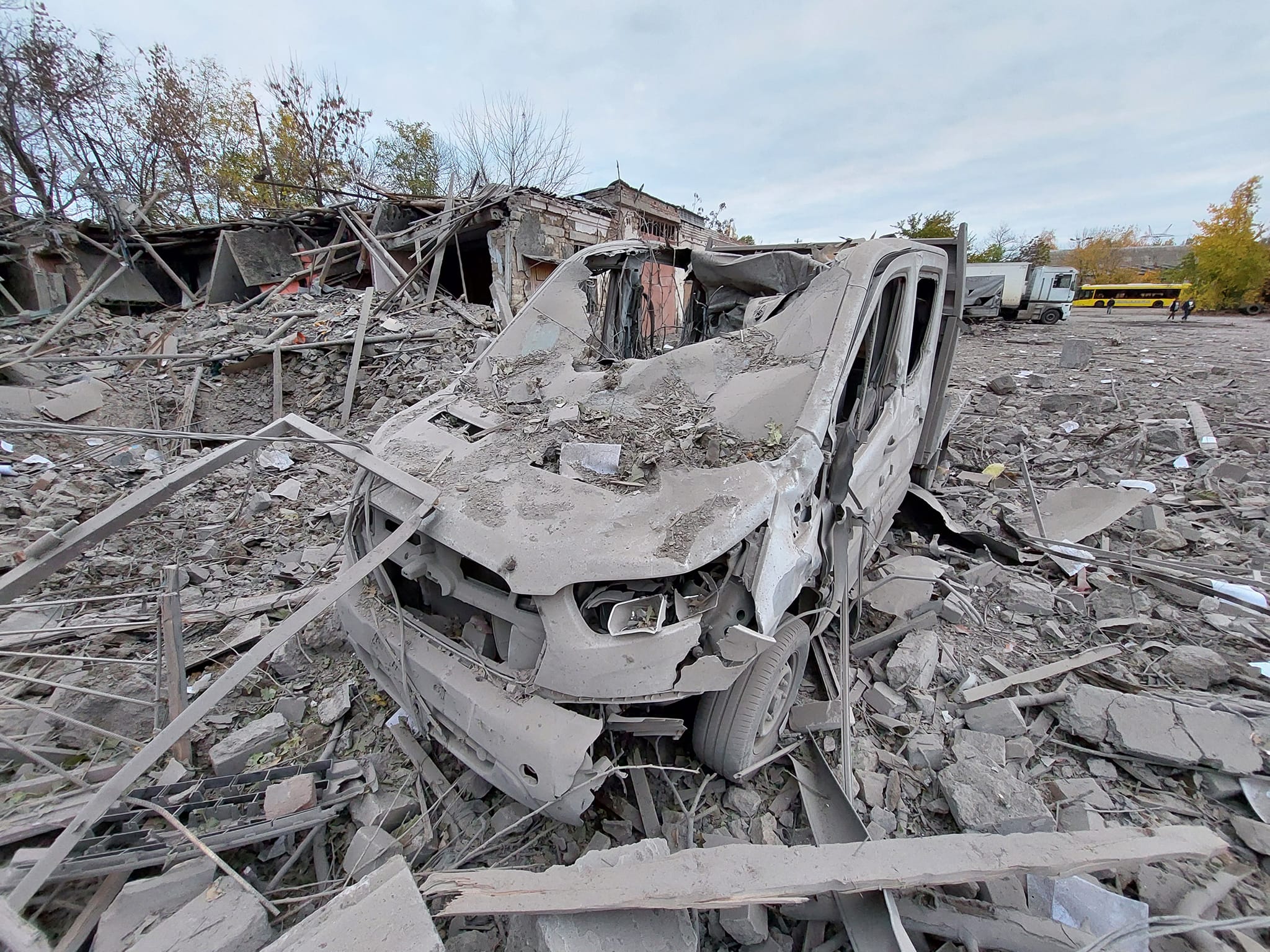 Вночі ворог атакував Миколаїв 6 ракетами С-300, зруйновано управління Держпраці (ФОТО)