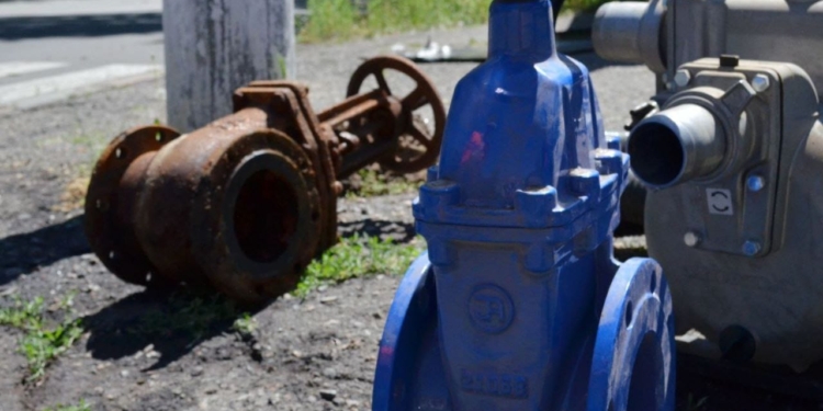 Миколаїв зневоднений. «Миколаївводоканал» обіцяє відновити водопостачання до 21.00 всім, крім мешканців Намиву