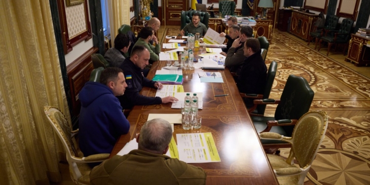 У Зеленського відбулася нарада з приводу енергозагроз, говорили про мобільні пункти живлення для критичної інфраструктури міст, селищ і сіл (ФОТО)