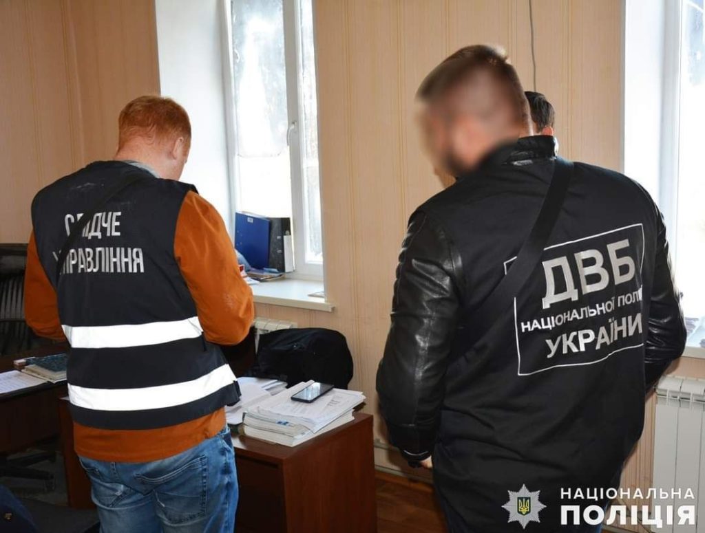 У Миколаєві затримали чоловіка за хабар поліцейському – спробував «відкупити» авто, яке використовував для перевезення незаконної деревини (ФОТО) 2