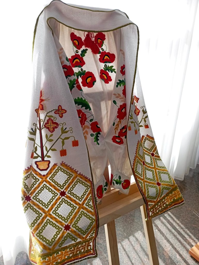Потужні обереги: в Миколаєві відкрилася виставка рушників і вишиванок Валентини Димової (ФОТО) 21