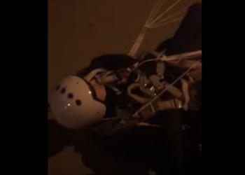 З’явилось відео з рашистським пілотом, який сам вистрибнув, а літак з ракетами врізався в будинок в Єйську (ВІДЕО)