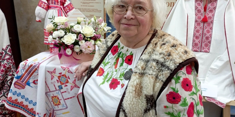 Потужні обереги: в Миколаєві відкрилася виставка рушників і вишиванок Валентини Димової (ФОТО)