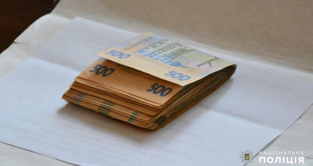 У Миколаєві затримали чоловіка за хабар поліцейському – спробував «відкупити» авто, яке використовував для перевезення незаконної деревини (ФОТО) 3