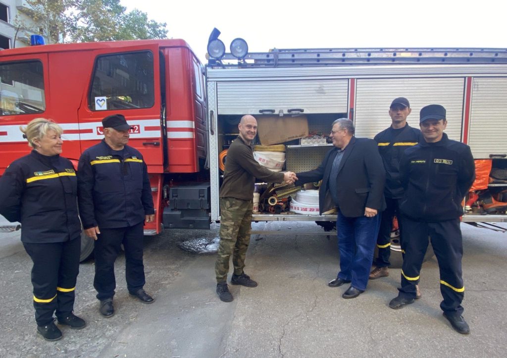 Пожежний автомобіль для Коблево і ліки для медзакладів - Миколаївщина отримала допомогу зі Швеції (ФОТО) 3