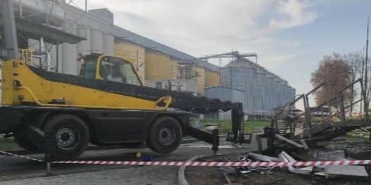 В Польщі під час покрівельних робіт впав кран – загинув українець (ФОТО)