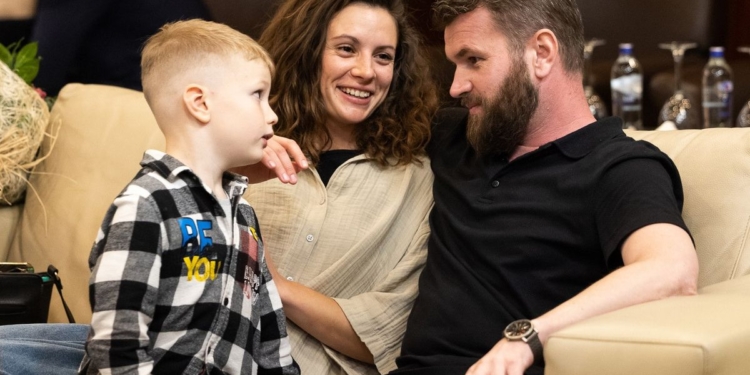 Захисники “Азовсталі” в Туреччині зустрілись з рідними (ФОТО)