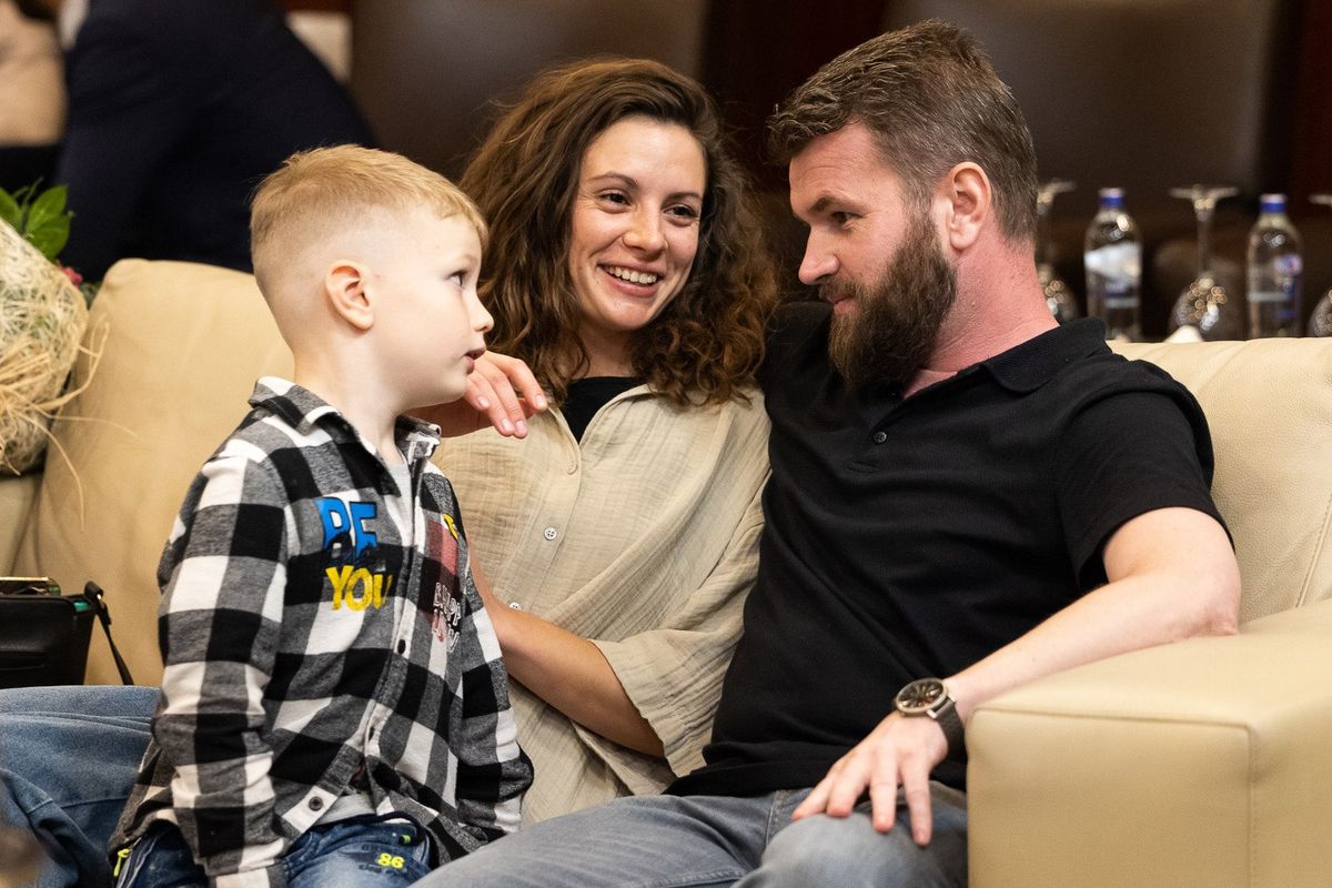 Захисники “Азовсталі” в Туреччині зустрілись з рідними (ФОТО)