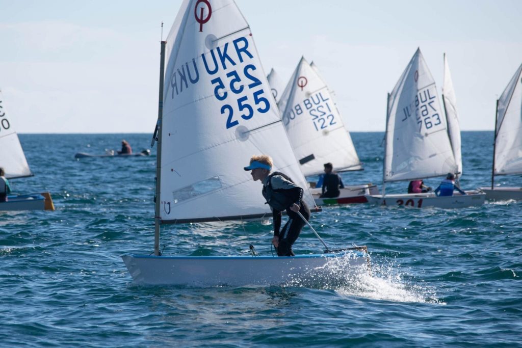 Перемогу присвятив Миколаєву: юний яхтсмен посів I місце на чемпіонаті в Болгарії (ФОТО) 6