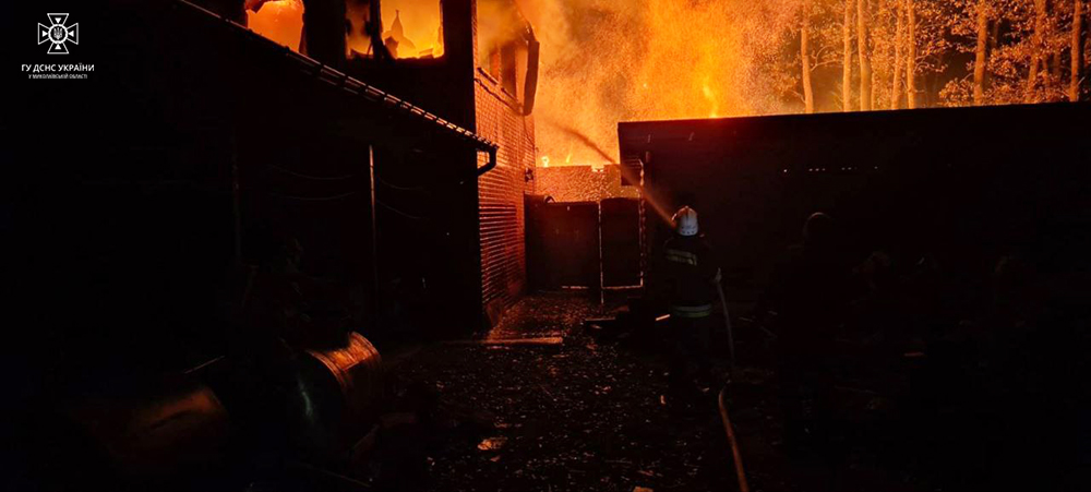 На Миколаївщині під ранок гасили пожежу у готельно-ресторанному комплексі на трасі (ФОТО) 5