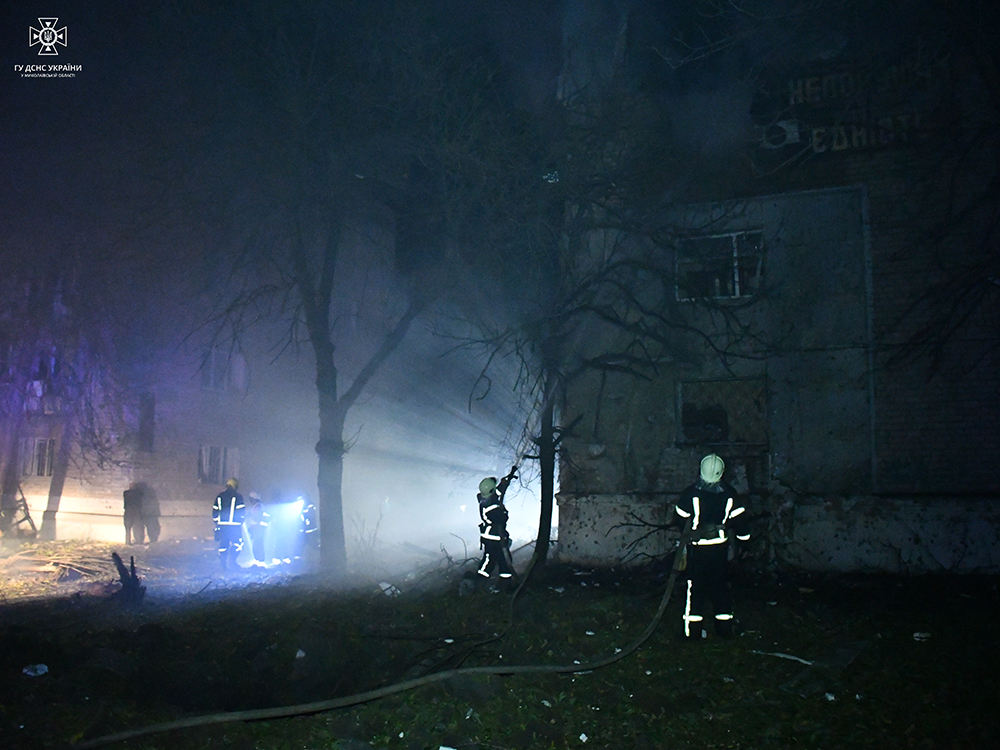 Внаслідок обстрілів в Миколаєві виникли пожежі (ФОТО, ВІДЕО) 1