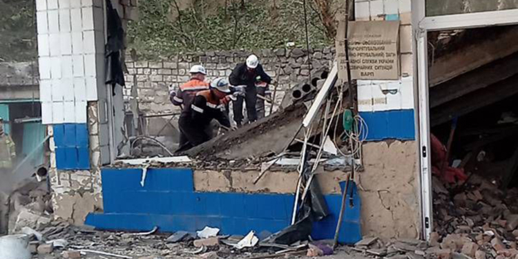 Внаслідок нічного обстрілу Миколаєва зруйнована човникова станція, загинула людина (ФОТО)