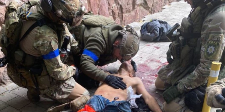 Поліція затримала підозрюваного в педофелії, який застрелив поліцейську. Він застосував зброю і був смертельно поранений (ФОТО)