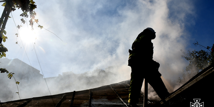 В Миколаєві з невідомих причин спалахнув «жилкоп» (ФОТО, ВІДЕО)