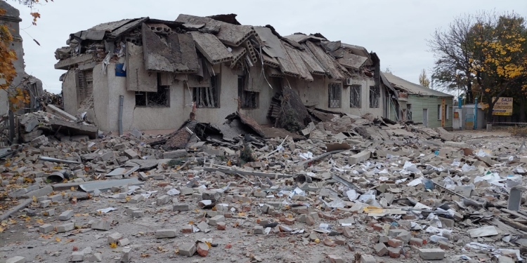 Вночі ворог атакував Миколаїв 6 ракетами С-300, зруйновано управління Держпраці (ФОТО)