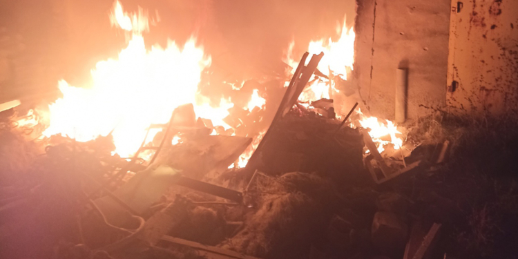 В Очакові вночі гасили 2 пожежі, які виникли через російські обстріли (ФОТО)