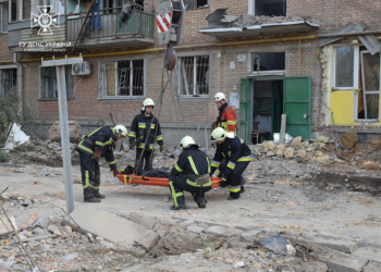 Кількість загиблих в зруйнованій російською ракетою багатоповерхівці в Миколаєві збільшилась до 3-х (ФОТО)