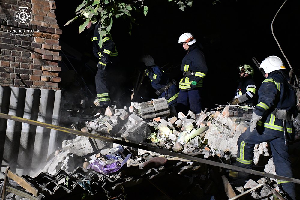 Як проходила пошуково-рятувальна операція на зруйнованому житловому будинку в центрі Миколаєва (ФОТО, ВІДЕО) 9