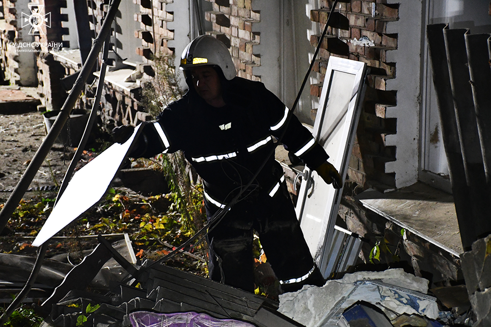Як проходила пошуково-рятувальна операція на зруйнованому житловому будинку в центрі Миколаєва (ФОТО, ВІДЕО) 11
