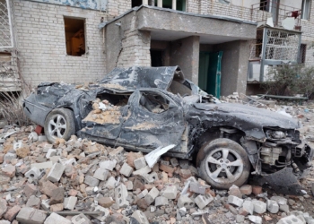 Росіяни вночі знов атакували Миколаїв ракетами С-300 – пошкоджені житлові будинки, автівки, дитячий майданчик (ФОТО)