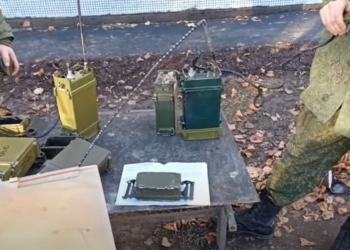 Знов миші поїли. 100 рашистських зв’язківців відмовляються їхати на “спецоперацію” з непрацюючими раціями дідівських часів (ВІДЕО)