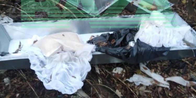 Сміття. В Бєлгороді на смітнику знайшли цинкові труни з-під російських солдат – з іконами і пакетами для трупів (ФОТО)