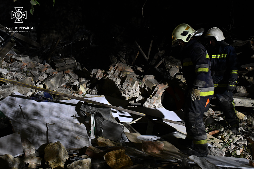 Як проходила пошуково-рятувальна операція на зруйнованому житловому будинку в центрі Миколаєва (ФОТО, ВІДЕО) 13