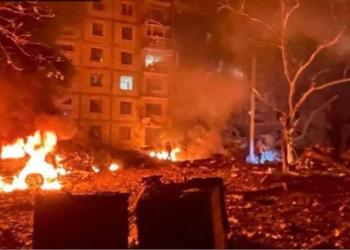 Запоріжжя атакували ракетами, зруйновані будинки, вже відомо про 17 загиблих (ФОТО, ВІДЕО)