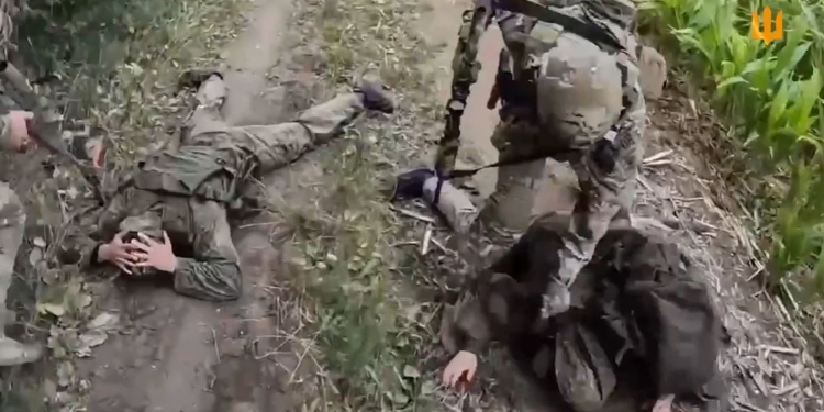 Наші бійці полонили 7 “сірійців”. Комбат “Ірис” розповів, що є справжня цінність на війні (ВІДЕО)