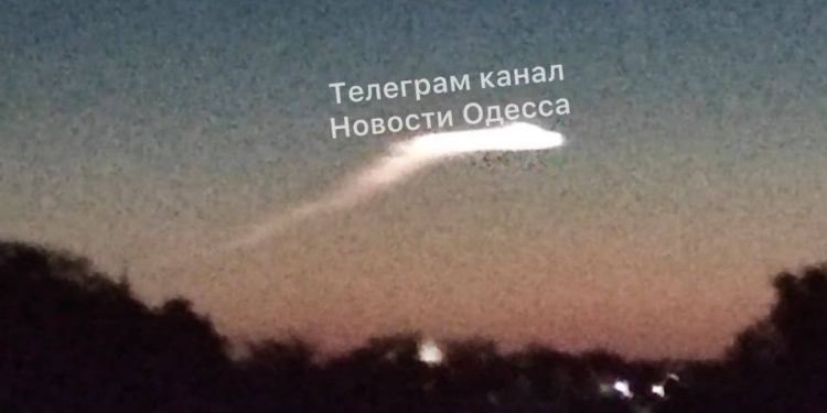 Знову НЛО? На півдні України спостерігали дивну хмару (ВІДЕО)