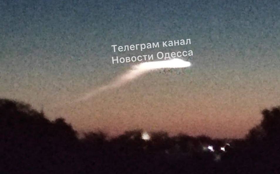 Знову НЛО? На півдні України спостерігали дивну хмару (ВІДЕО) 14