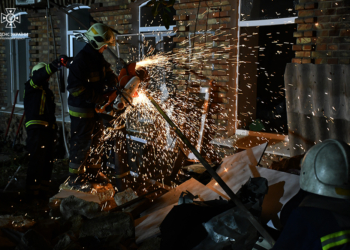 Як проходила пошуково-рятувальна операція на зруйнованому житловому будинку в центрі Миколаєва (ФОТО, ВІДЕО)