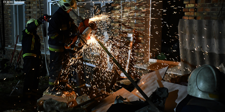 Як проходила пошуково-рятувальна операція на зруйнованому житловому будинку в центрі Миколаєва (ФОТО, ВІДЕО)