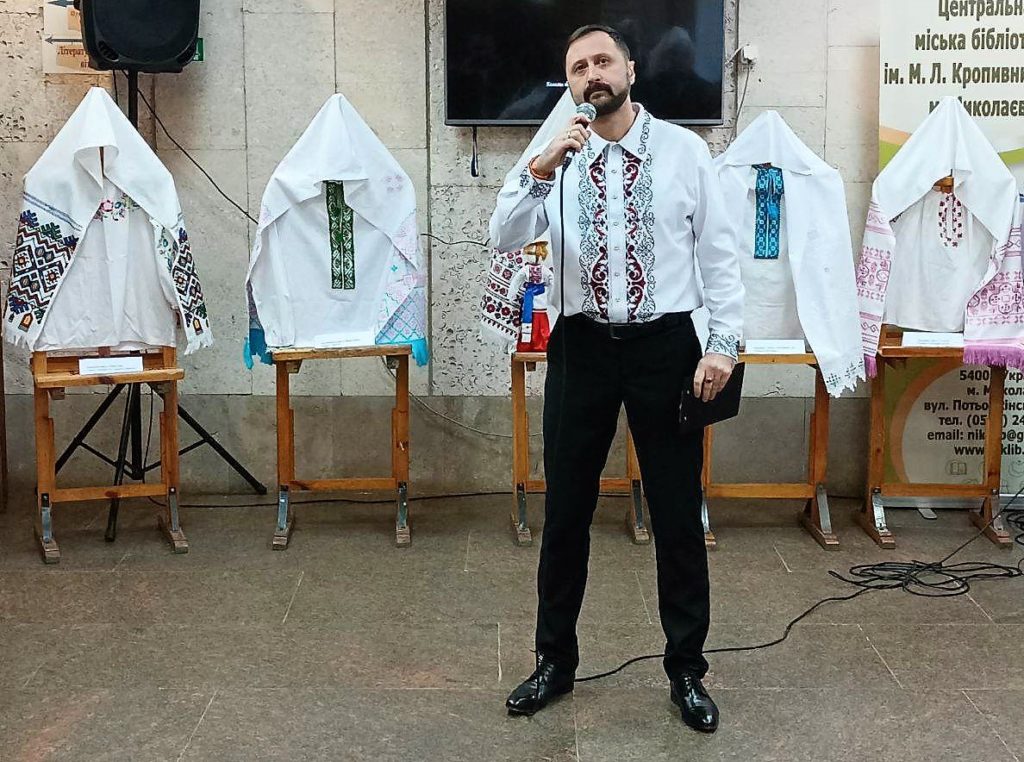 Потужні обереги: в Миколаєві відкрилася виставка рушників і вишиванок Валентини Димової (ФОТО) 15