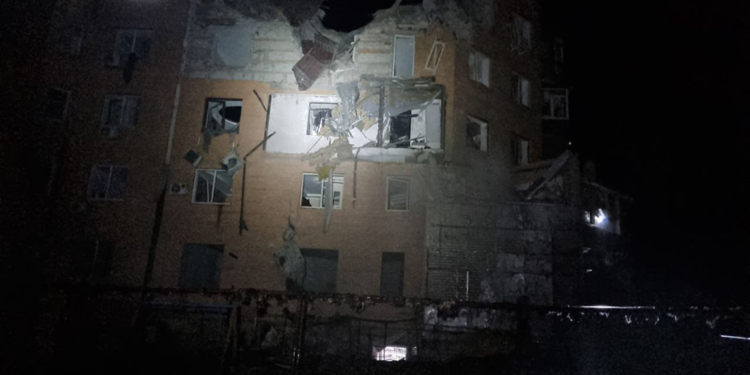 Внаслідок нічної ракетної атаки по Миколаєву поранена одна людина, ще одна людина загинула на «мирній» пожежі. Зведення від рятувальників Миколаївщини за добу (ФОТО)