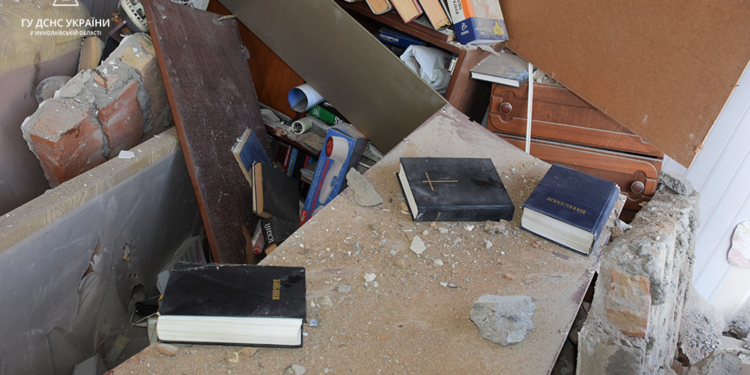 Кількість загиблих в зруйнованій російською ракетою багатоповерхівці в Миколаєві збільшилась до 3-х (ФОТО)