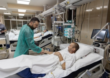 Зеленський відвідав госпіталь і вручив нагороди пораненим захисникам України і військовим медикам (ФОТО, ВІДЕО)