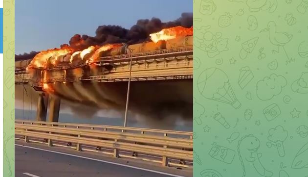 Перед пожежею на Кримському мосту був вибух. Перші подробиці (ФОТО, ВІДЕО)