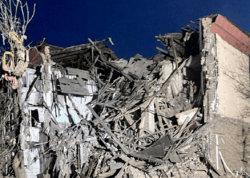 Рашисти атакували Запоріжжя, вцілили в багатоповерхівки, люди під завалами (ФОТО)