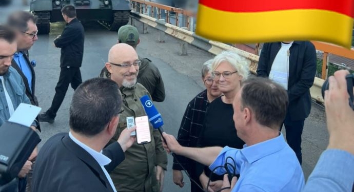 В Одесу несподівано прибула міністерка оборони Німеччини, її зустрічав Резніков