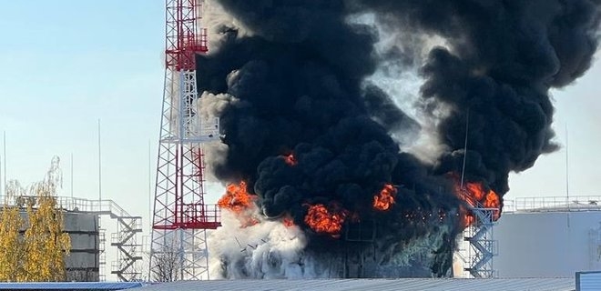 У Бєлгороді горить нафтобаза (ФОТО, ВИДЕО)